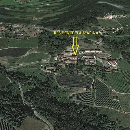 Ξενοδοχείο με διαμερίσματα La Marina 4*