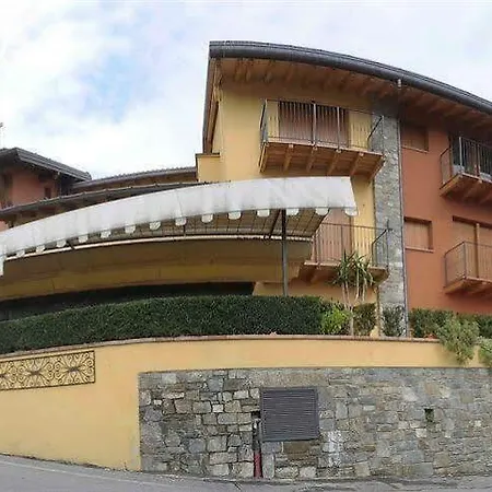 Aparthotel La Marina Pontida