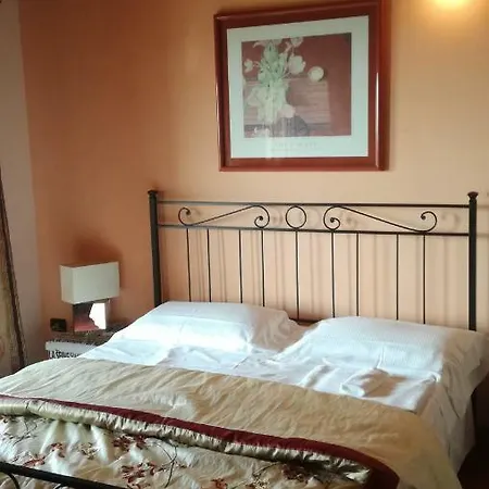 Ξενοδοχείο με διαμερίσματα La Marina 4*